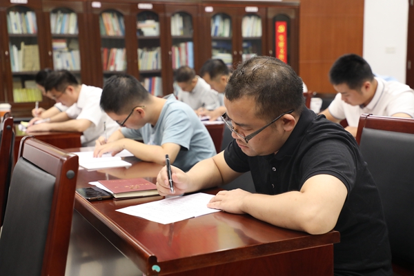 以考促学 推动党史学习教育走深走实